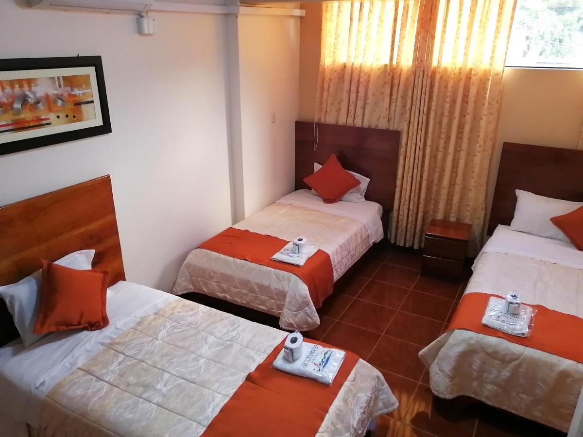 Victtorios Hotel Satipo Exterior photo