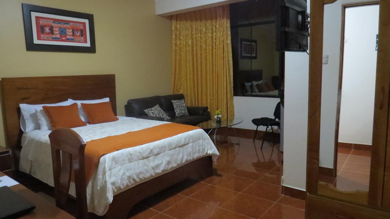 Victtorios Hotel Satipo Exterior photo