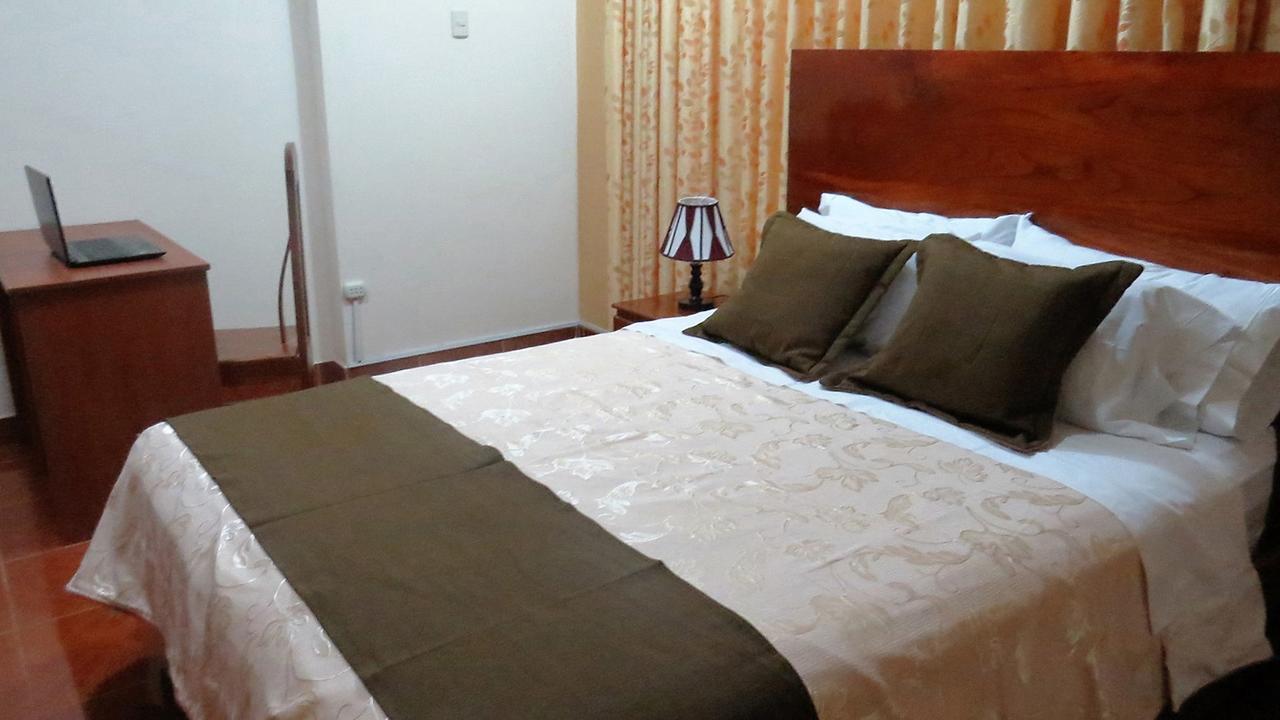 Victtorios Hotel Satipo Exterior photo